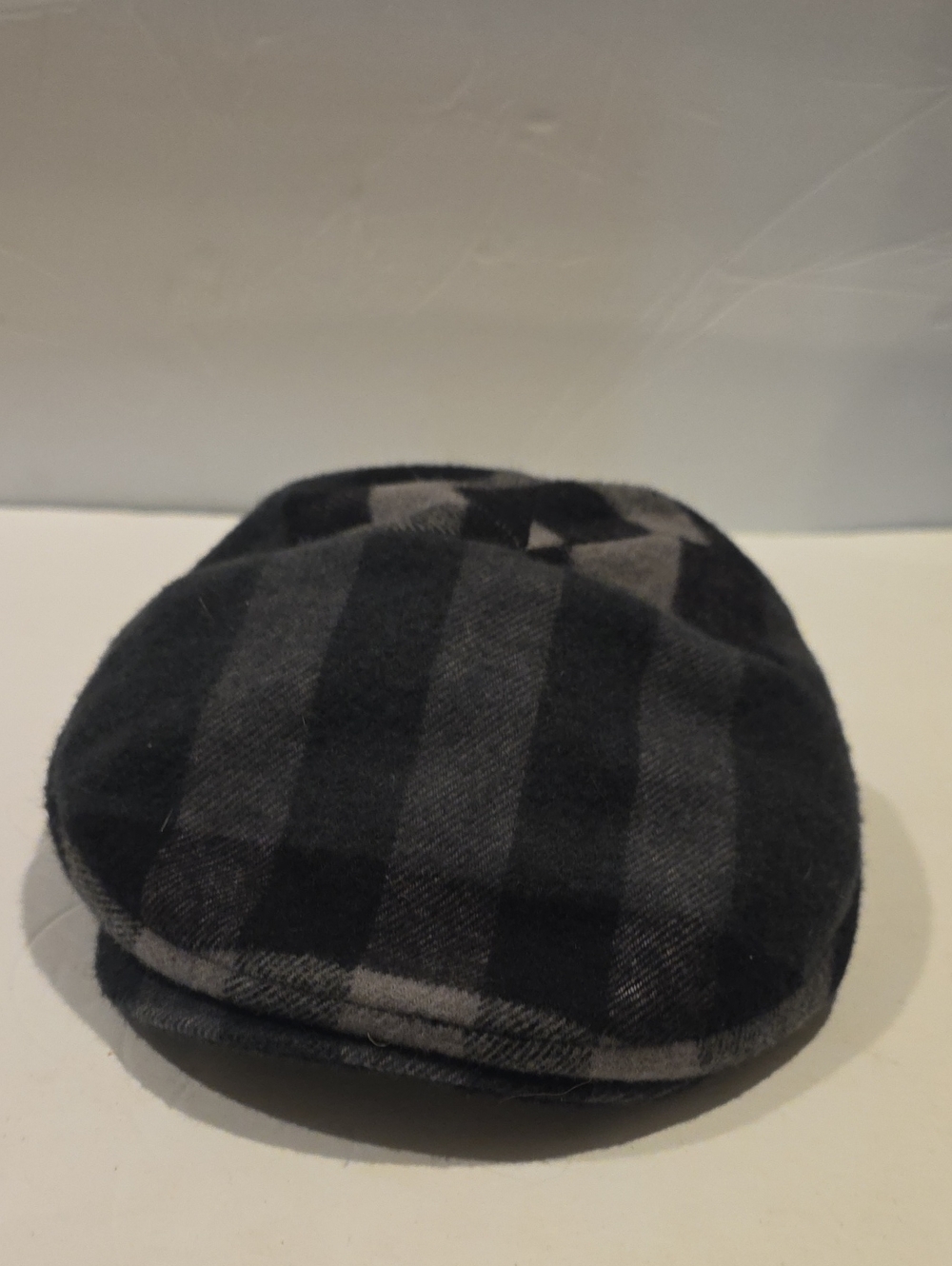 Burberry Kid's Black Navy & Gray Plaid Flat Cap Size 54
